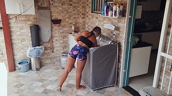Pegando a vizinha rabuda no muro do quintal da casa dela